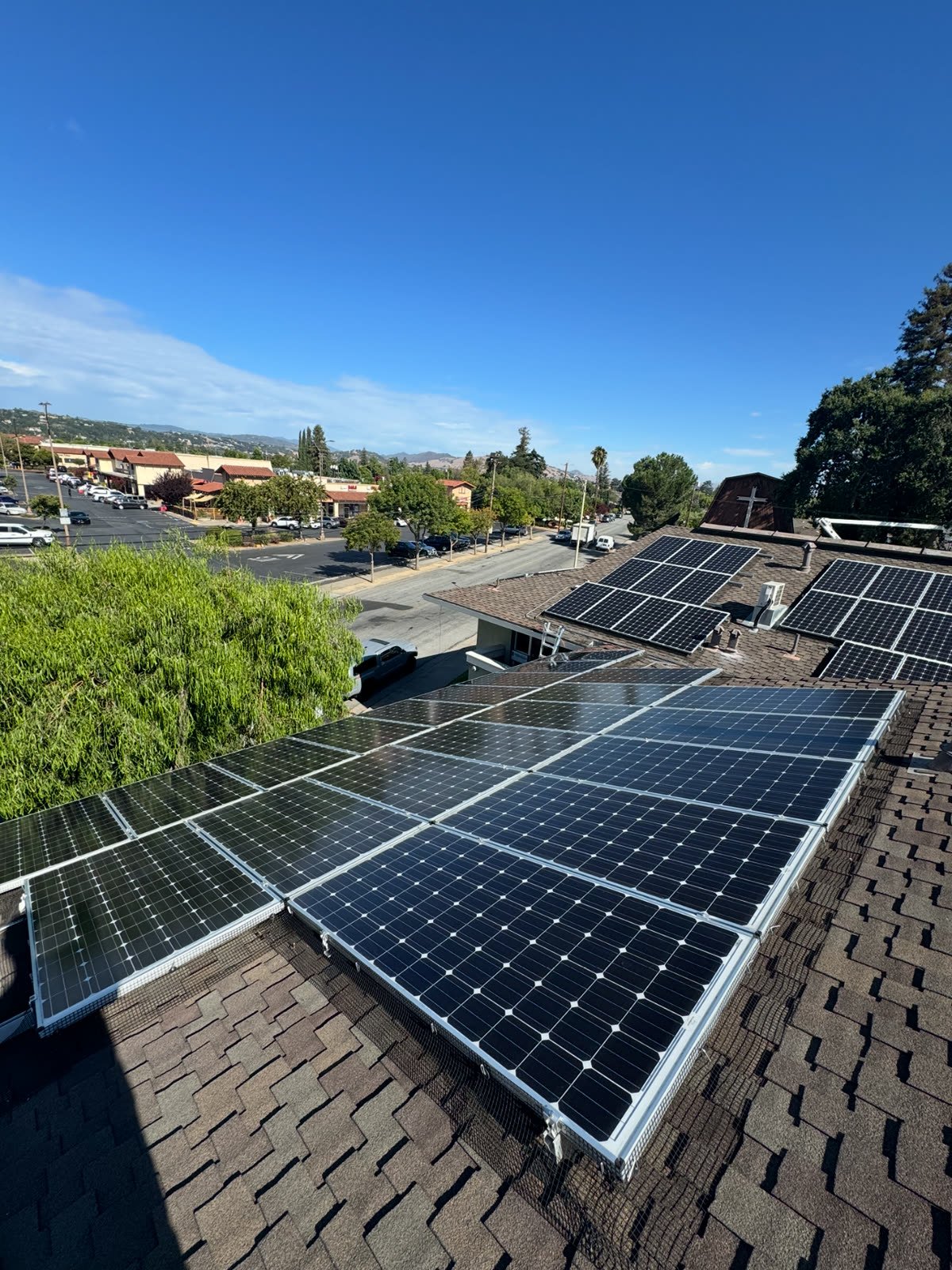 Bird deterrent netting fitted around the edges of a rooftop solar array